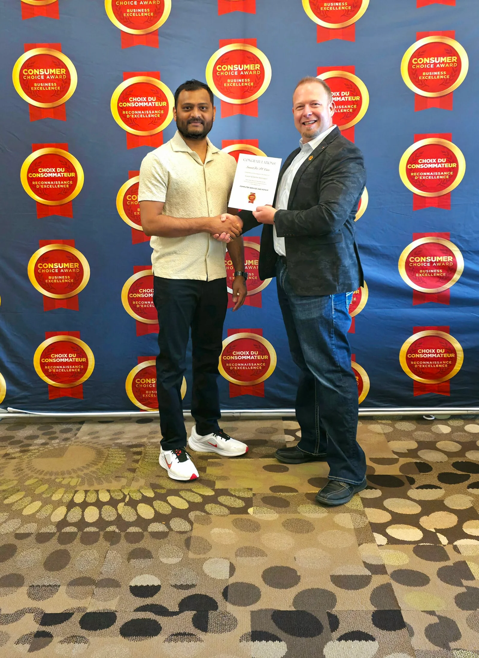 SmartFix PC Care representative receiving a Consumer Choice Award in Guelph